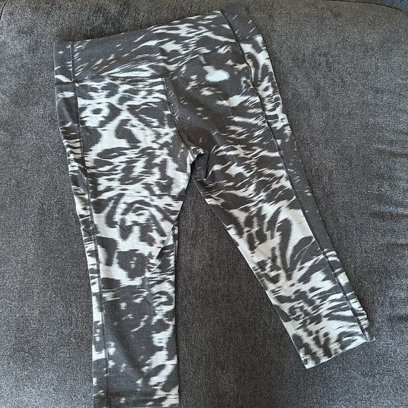 Nike Dri-Fit Gray Leopard Leggings Large - Picture 2 of 4